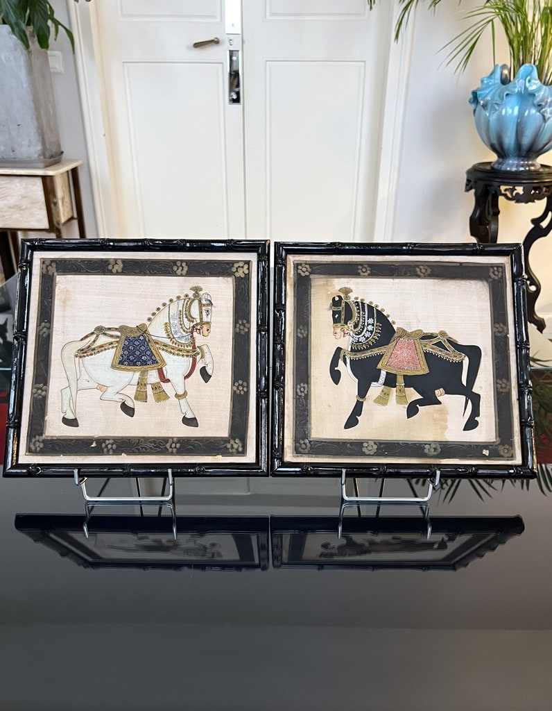 paire-cadre-peinture-sur-soie-napoleon-3-bois-noirci-cheval-chevaux-brocante-decoration-antiquaire