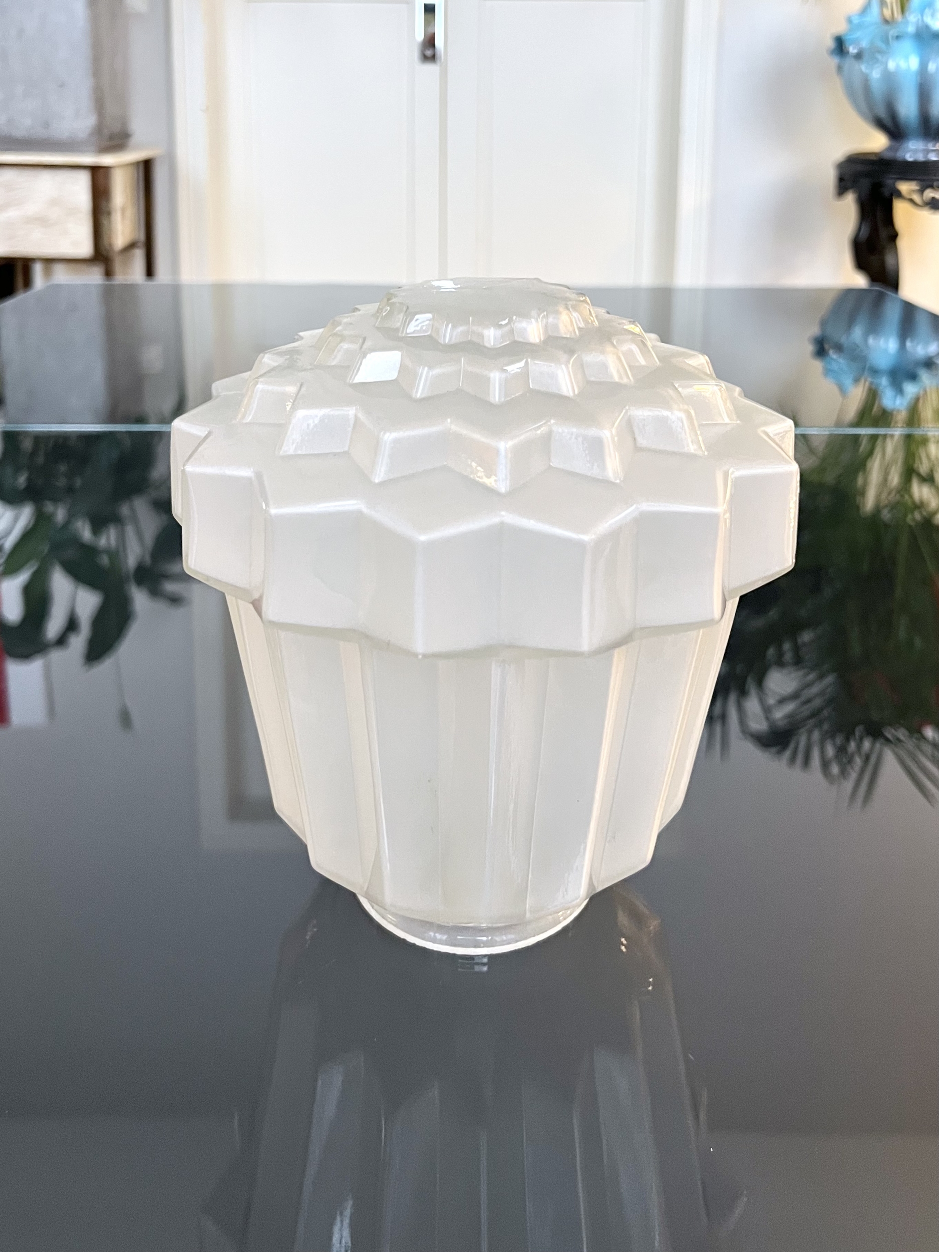 globe-art-deco-building-skyscrapper-verre-depoli-etoile-lustre-lampe-luminaires-anciens-brocante-antiquites