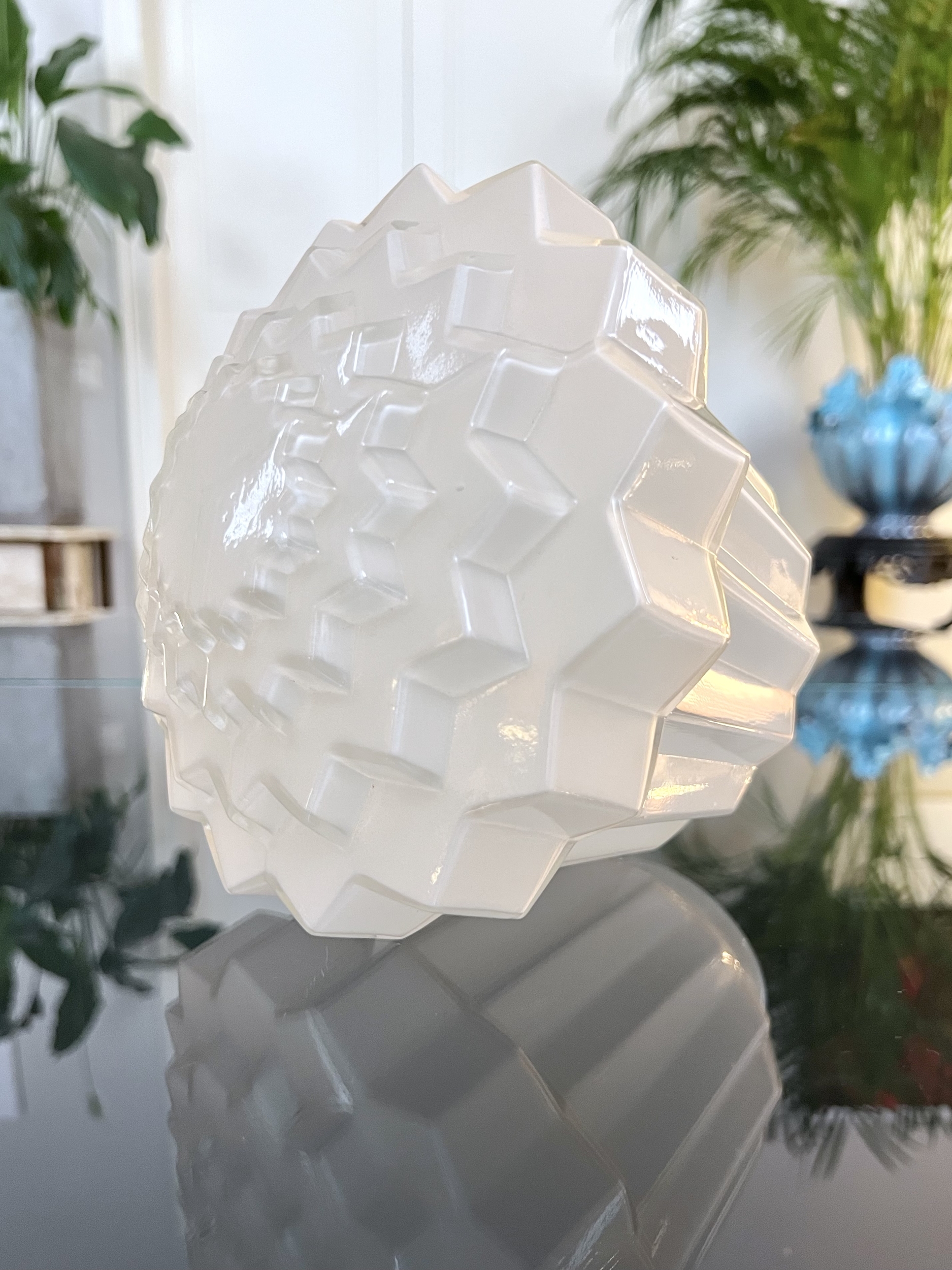 globe-lustre-art-deco-verre-depoli-skyscrapper-building-lampe-luminaire-ancien-suspension-brocante-antiquaire