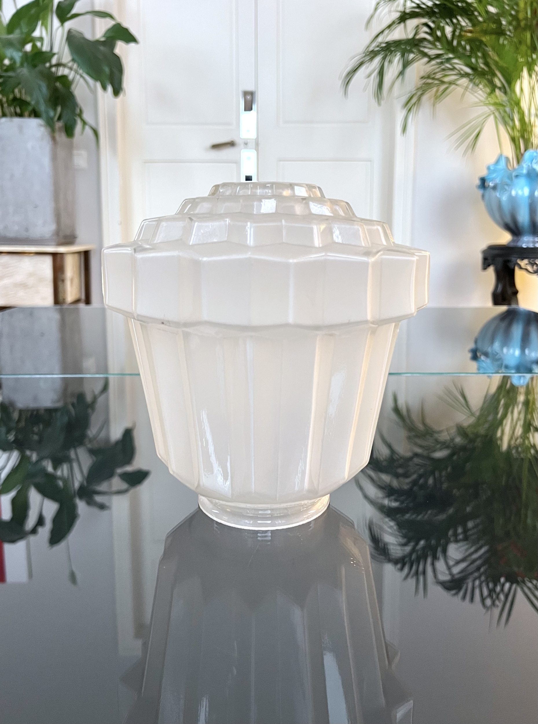 globe-art-deco-skyscrapper-lustre-suspension-luminaire-vintage-verre-depoli-brocante-antiquites