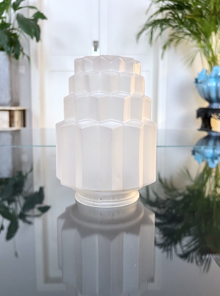 globe-art-deco-building-skyscrapper-en-verre-depoli-lampe-ancienne-lustre-antiquaire-brocante-france
