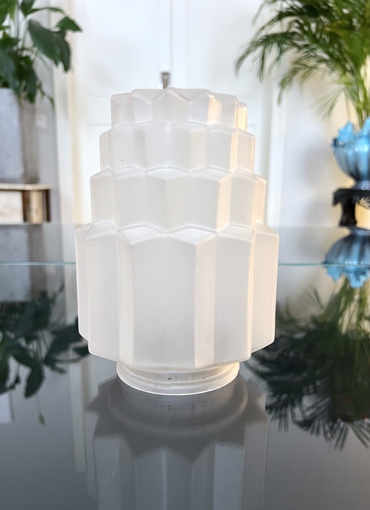 globe-art-deco-building-skyscrapper-verrerie-luminaire-ancien-vintage-lampe-lustre-brocante-antiquaire