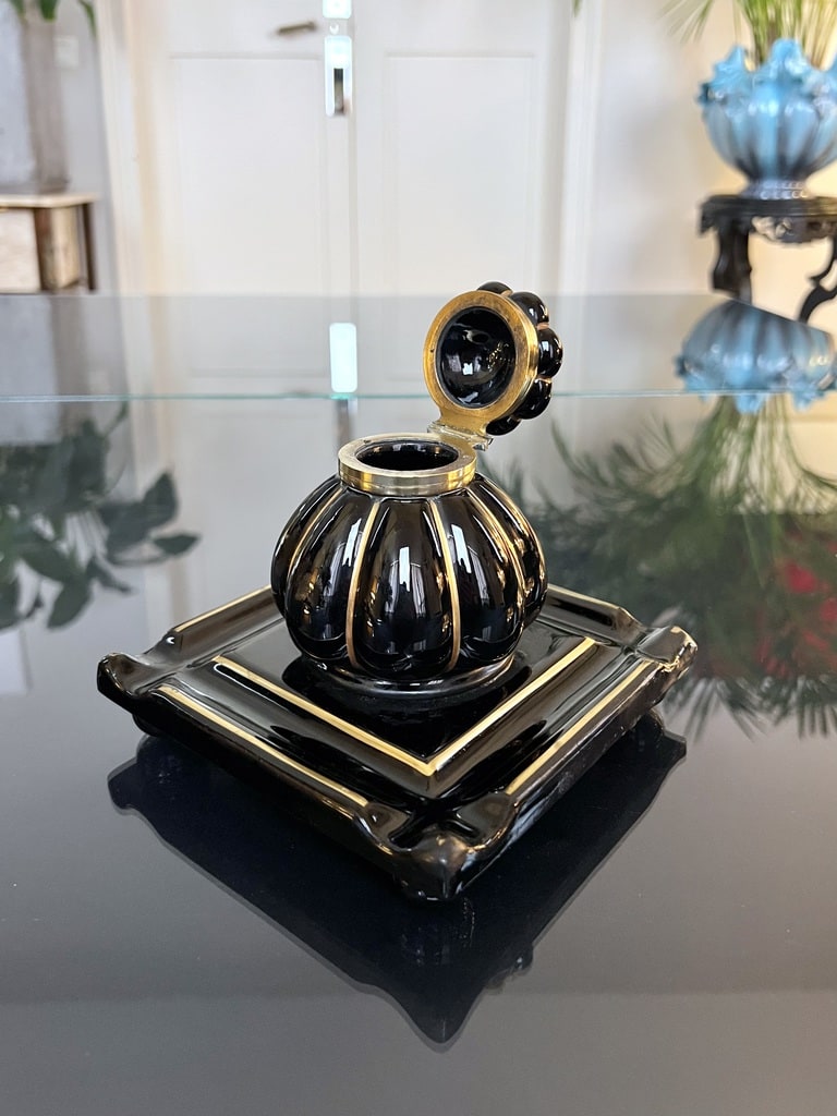 encrier-en-porcelaine-noire-epoque-art-déco-1930-style-moderne-objets-anciens-pour-bureau-collection-brocante-antiquaire