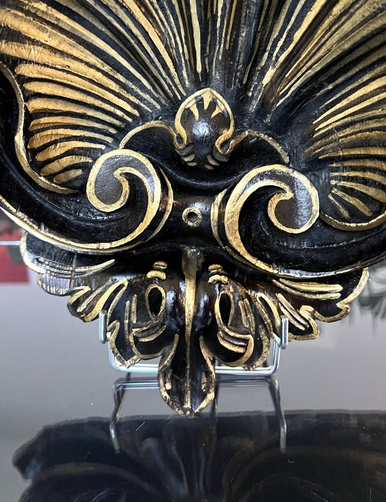 etagere-bois-sculpté-noirci-decor-dore-style-baroque-19e-siecle-napoleon-3-brocante-antiquites