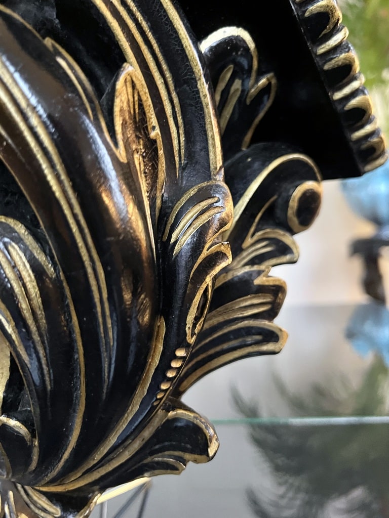 console-etagere-murale-bois-noirci-sculpté-feuille-acanthe-coquille-baroque-napoleon-iii-antiquaire-brocante-objets-anciens
