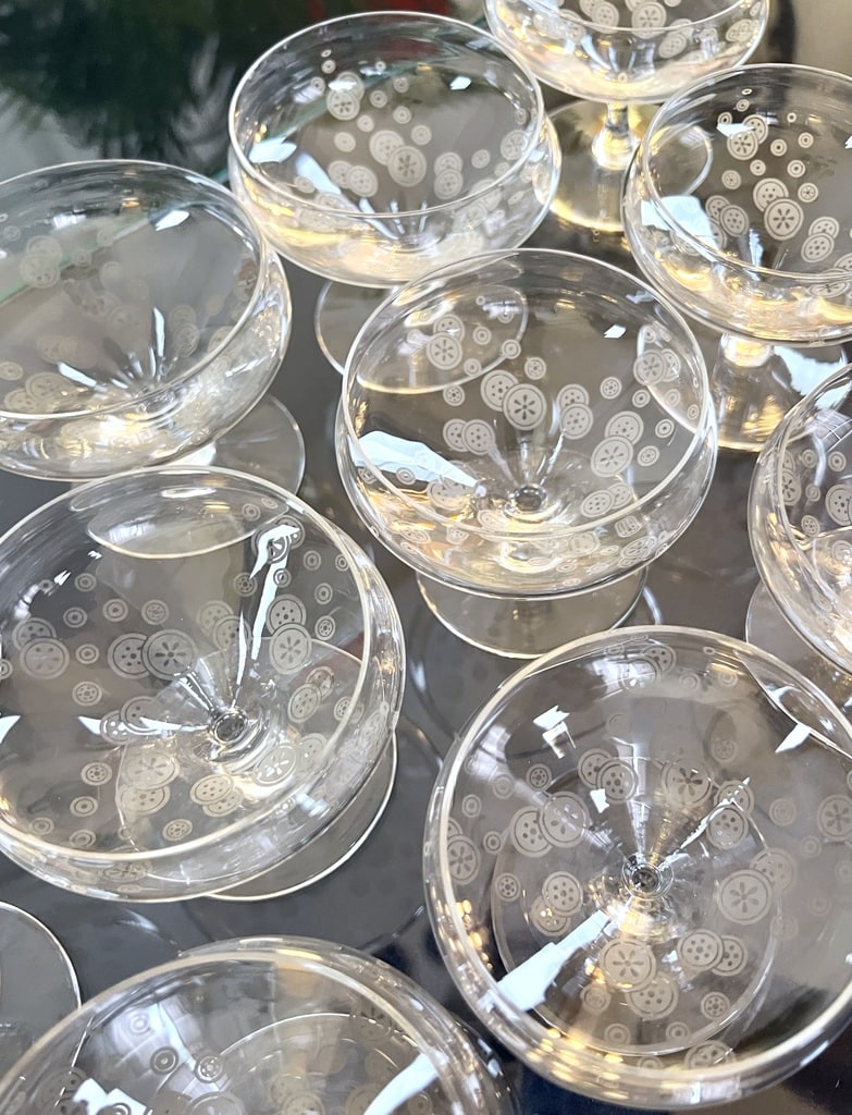 coupes-a-champagne-decor-grave-a-l-acide-verrerie-art-deco-vaisselle-ancienne-1930-brocante-antiquites