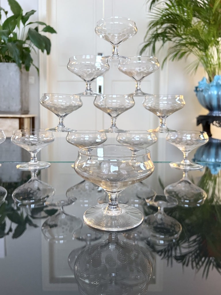 coupes-champagne-art-deco-cristal-decor-grave-acide-vaisselle-ancienne-verres-a-pied-brocante-antiquaire-art-de-la-table