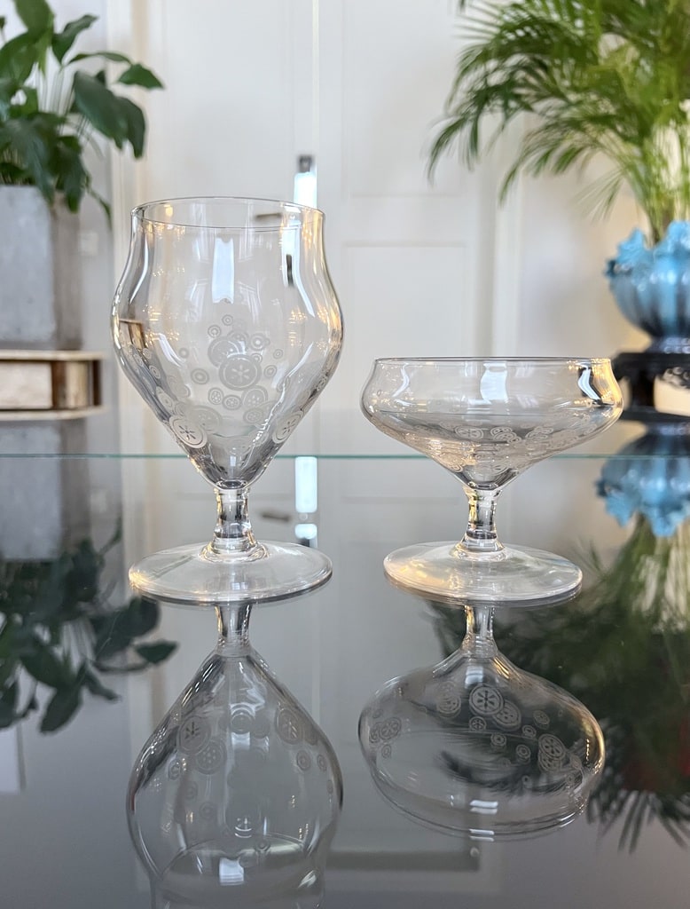 service-de-verres-art-deco-en-cristal-decor-grave-a-l-acide-vaisselle-ancienne-style-moderne-20e-siecle-brocante-antiquaire