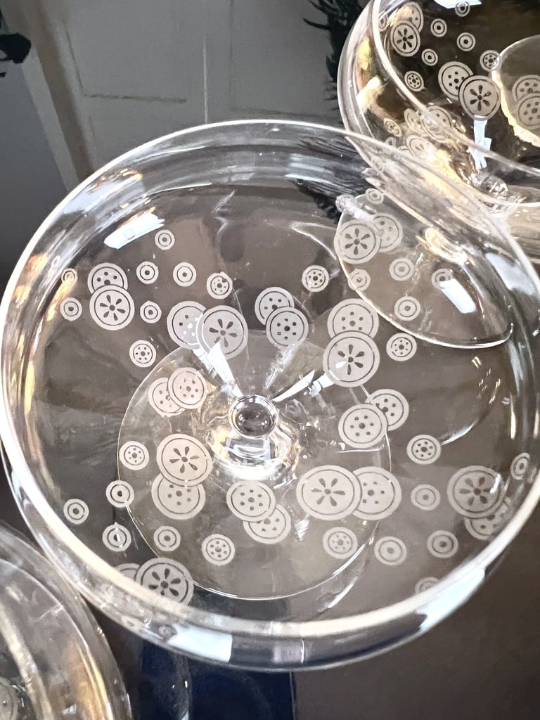 verres-a-champagne-en-cristal-service-ancien-1930-epoque-art-deco-decor-grave-a-l-acide-brocante-vintage-antiquaire