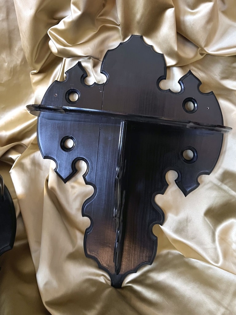 console-murale-napoleon-III-etagere-en-bois-decoupe-noirci-decoration-interieure-brocante-antiquaire-boutique-en-ligne