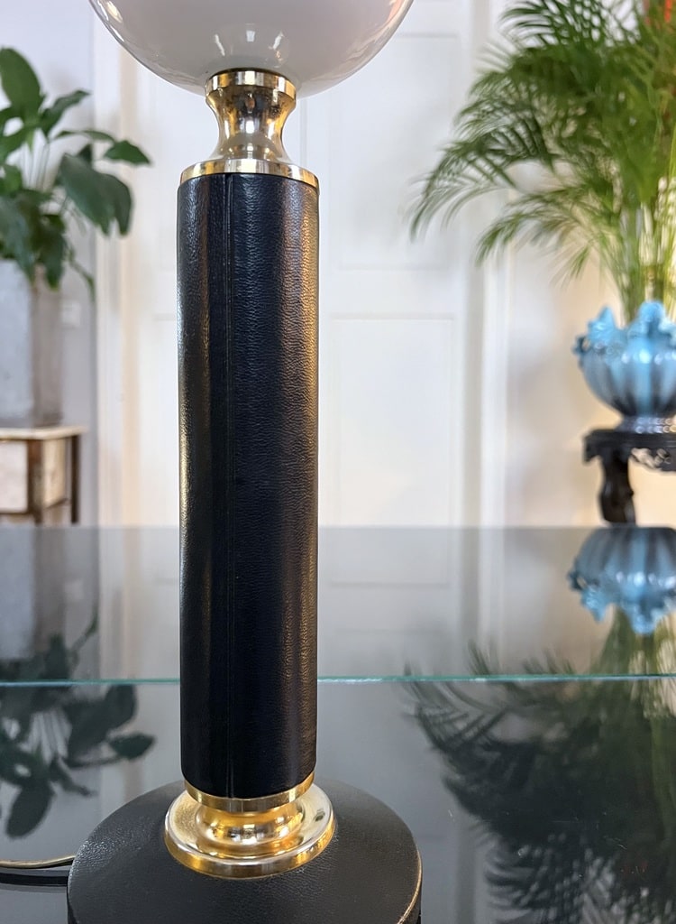 pied-de-lampe-mazda-gaine-cuir-métal-doré-luminaire-moderne-20e-siecle-antiquaire-france-brocante-en-ligne
