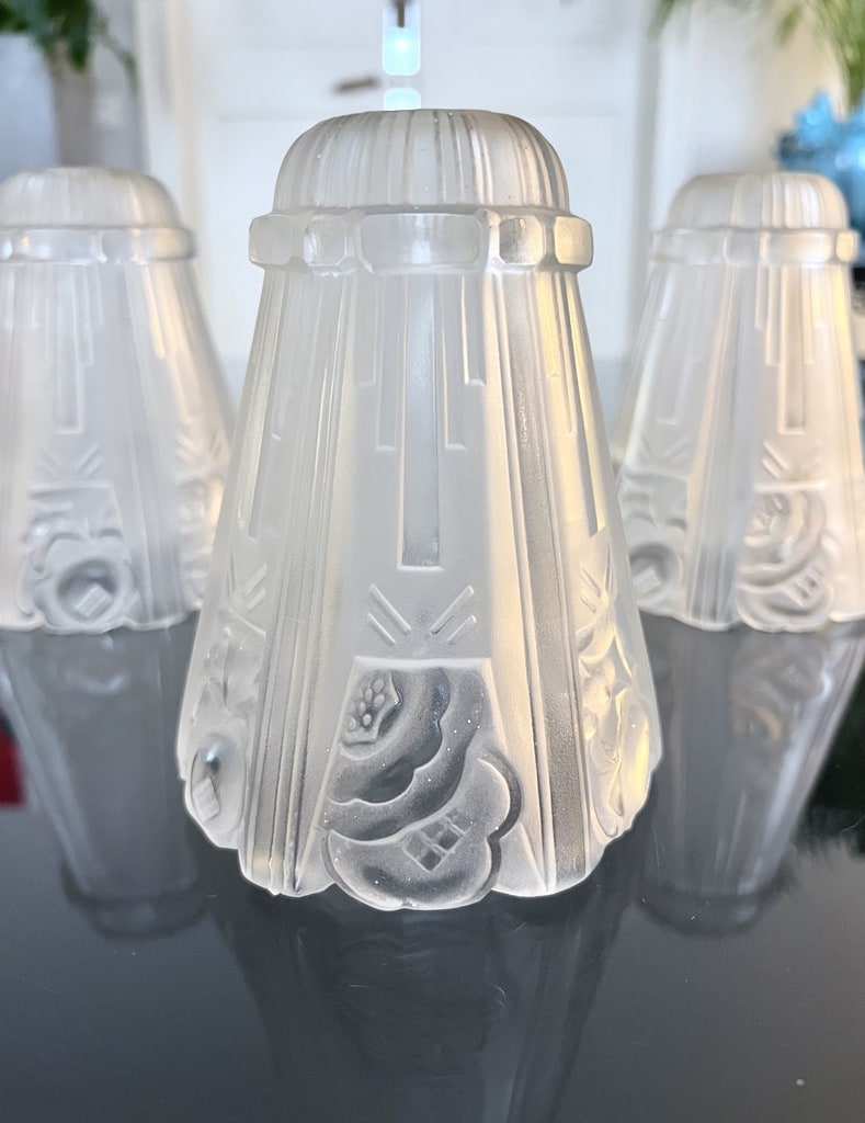 tulipes-luminaire-art-deco-lampe-lustre-moderne-1930-verre-depoli-verrerie-des-hanots-france-antiquites-brocante-vintage