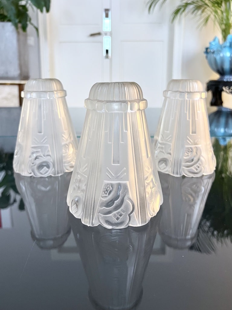 tulipes-art-deco-en-verre-depoli-lustre-lampe-luminaire-1930-verrerie-des-hanots-france-brocante-vintage-antiquaire-decoration-interieure