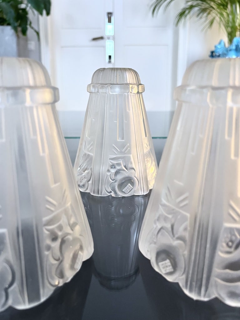 tulipes-pour-luminaire-art-deco-verrerie-des-hanots-lustre-style-1930-verre-depoli-brocante-antiquaire-france