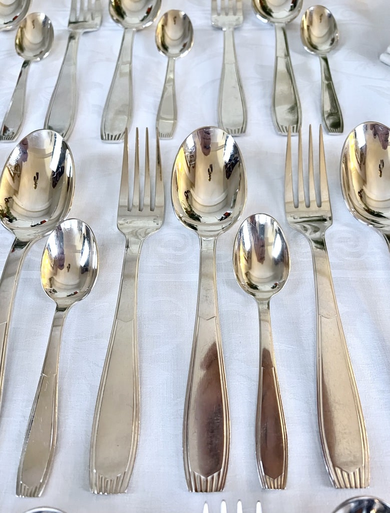 couverts-art-deco-metal-blanc-christofle-monogrammes-vaisselle-moderne-antiquaire-brocante