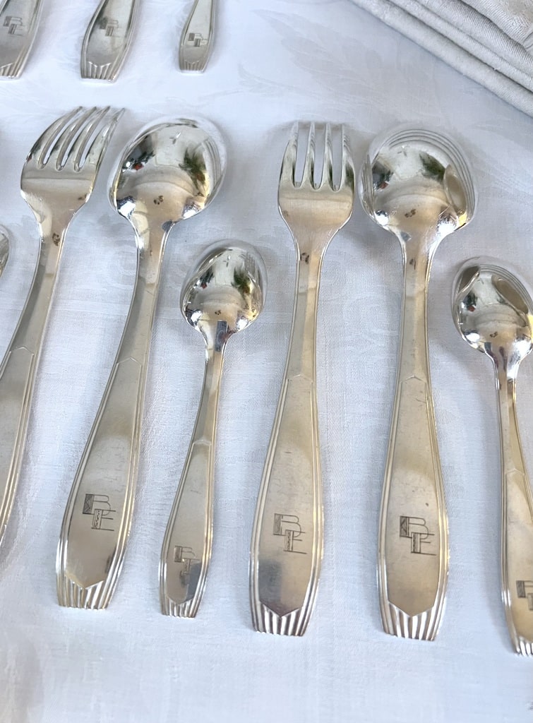 couverts-anciens-christofle-menagere-monogrammes-style-1930-art-deco-brocante-viasselle-ancienne-art-de-la-table