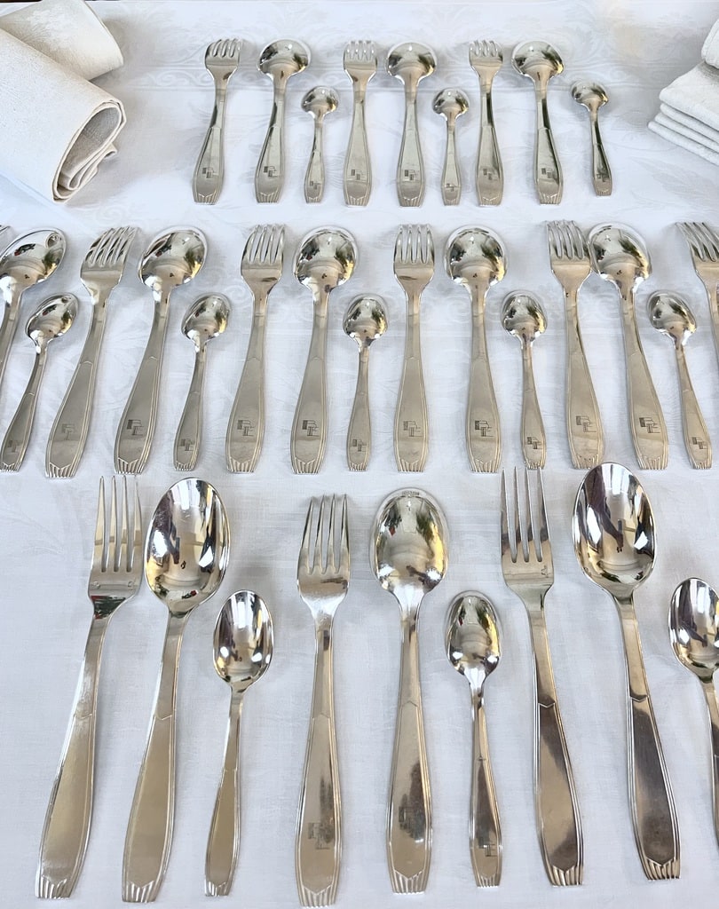 fourchettes-cuilleres-christofle-menagere-ancienne-style-moderne-art-deco-monogrammes-brocante-antiquties-france