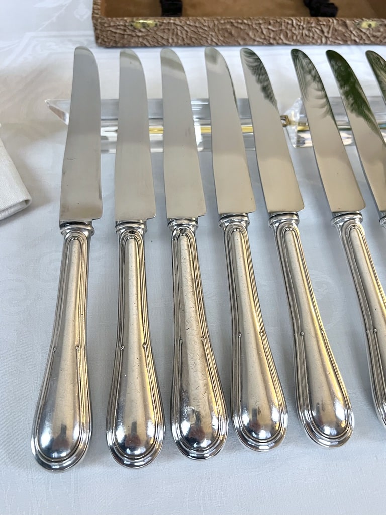 coffret-couteaux-anciens-orfevre-emile-puiforcat-argent-fourre-acier-inoxydable-monogrammes-vaisselle-ancienne-brocante-antiquites