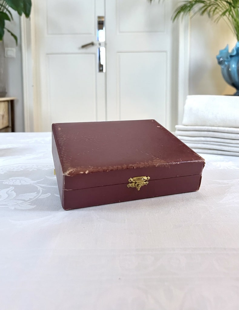 coffret-aciens-couverts-vaisselle-argenterie-brocante-antiquites