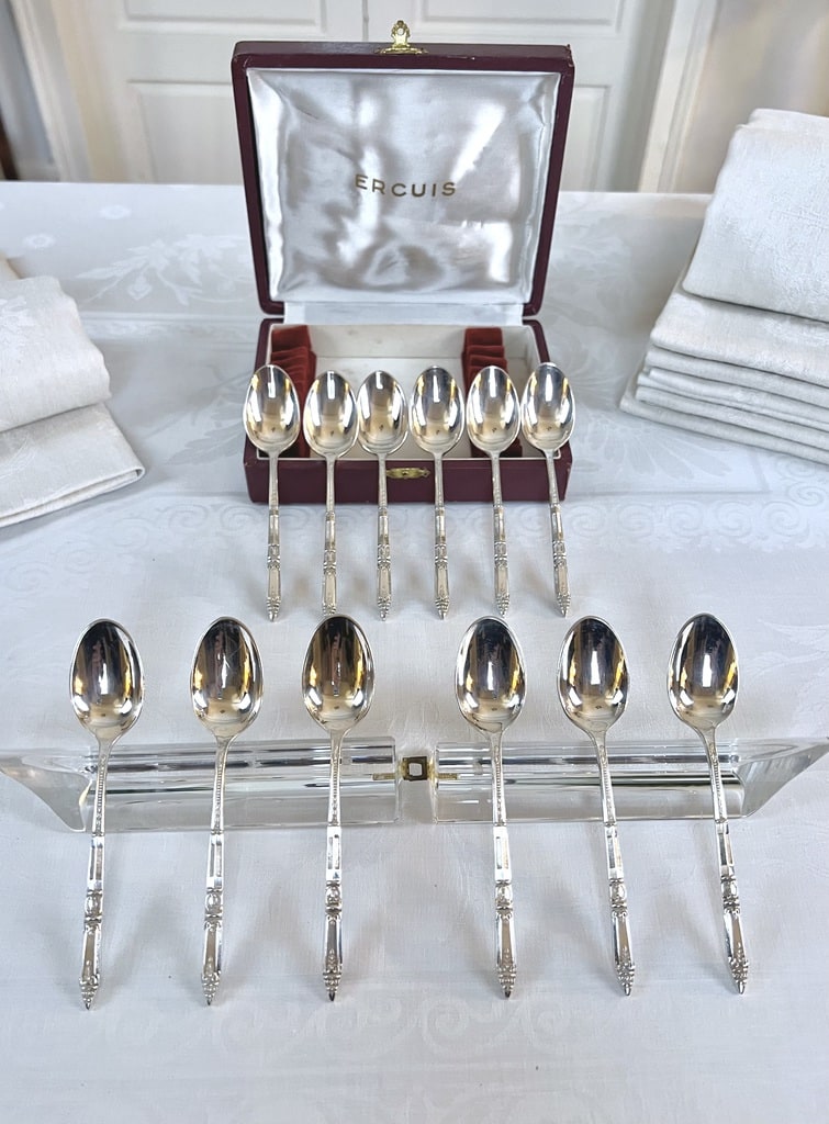 cuilleres-a-cafe-ancienne-en-metal-argente-ercuis-manches-a-la-russe-brocante-antiquites-art-de-la-table