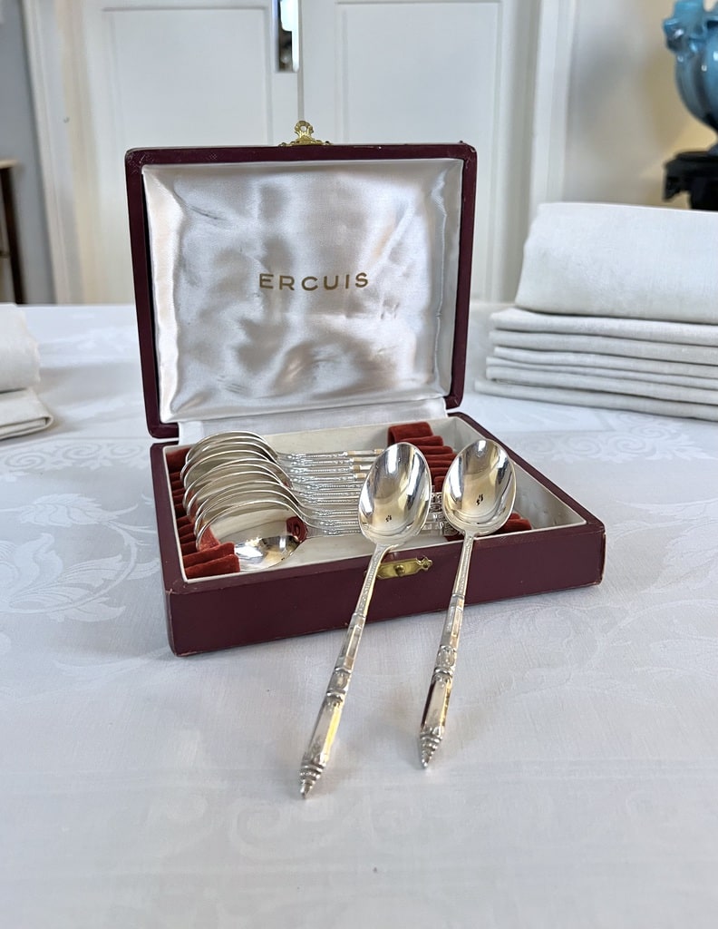 cuilleres-cafe-metal-argente-ercuis-coffret-couverts-anciens-vaisselle-brocante-antiquaire-france