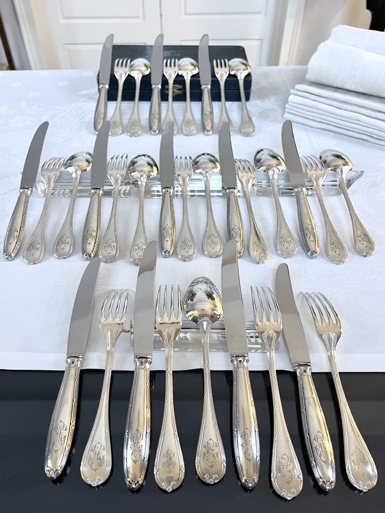 menagere-ancienne-christofle-couverts-metal-argente-couteaux-cuilleres-fourchettes-louis xvi-coffret-brocante-vintage-antiquaire