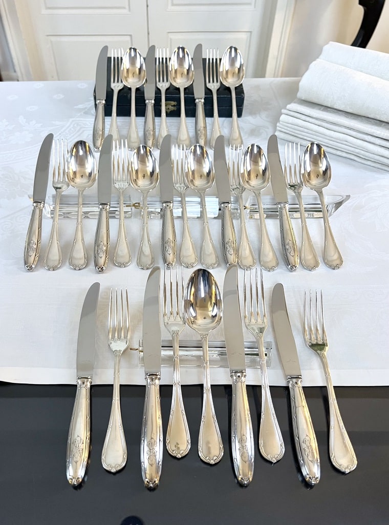 menagere-ancienne-metal-argente-christofle-style-louis-16-monogrammes-vaisselle-vintage-antiquaire-brocante