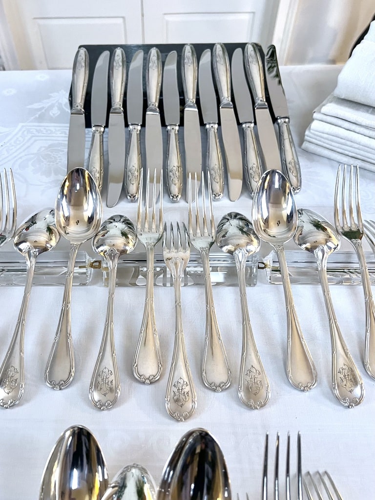 menagere-christofle-metal-argente-style-louis-xvi-monogrammes-fourchette-couteau-cuillere-antiquites-brocante-france