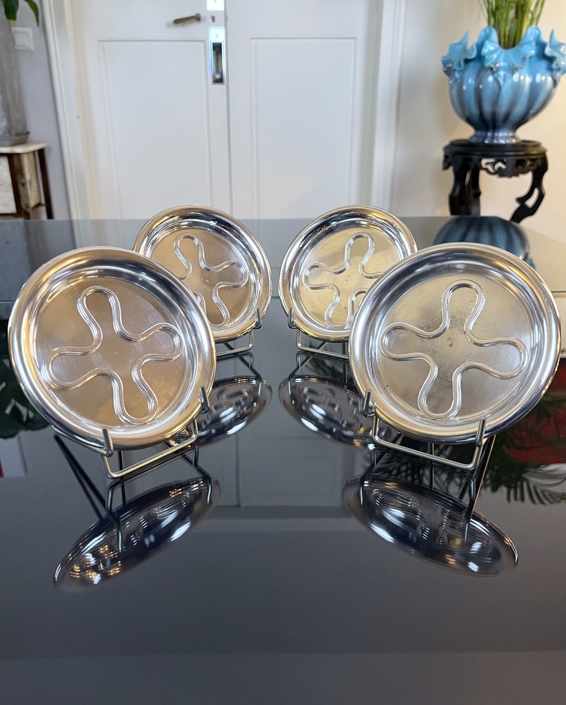 4-dessous-de-bouteilles-metal-blanc-accessoire-de-table-bouteille-vaisselle-ancienne-brocante-vintage-antiquaire