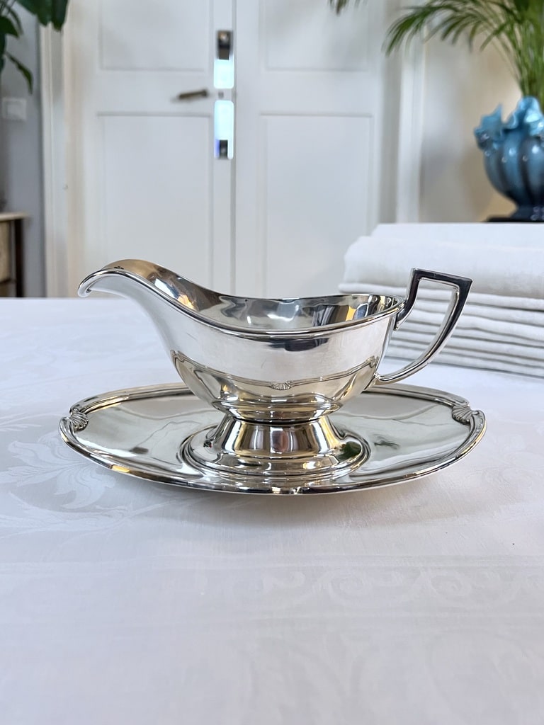 sauciere-plateau-vintage-en-metal-argente-vaisselle-ancienne-art-de-la-table-brocante-antiquaire