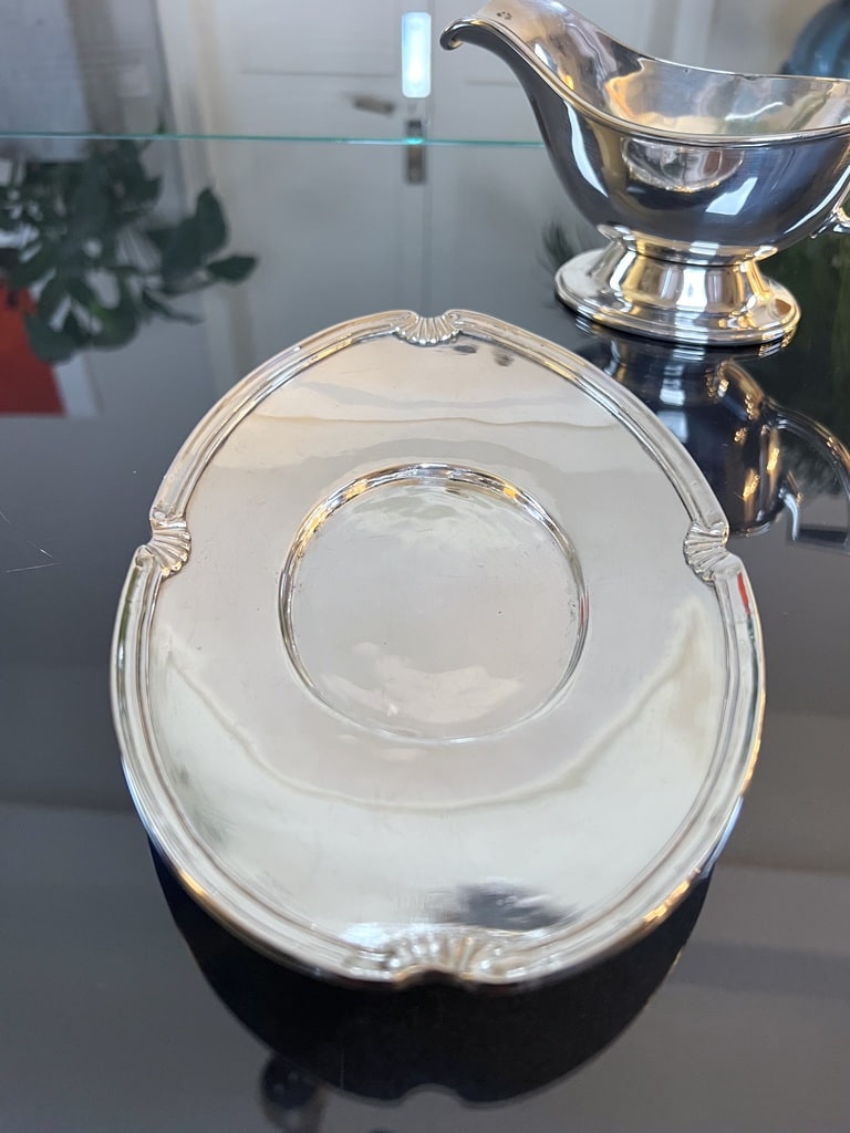 plateau-vintage-metal-argente-sauciere-accessoires-de-table-anciens-brocante-antiquaire