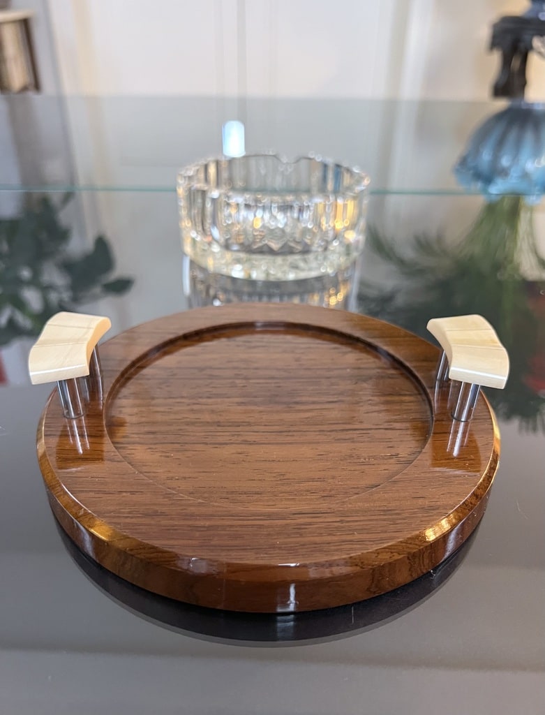 plateau-en-bois-de-noyer-vernis-tampon-poignees-en-ivoire-cendrier-en-cristal-taille-art-deco-moderniste-antiquites-vintage-brocante