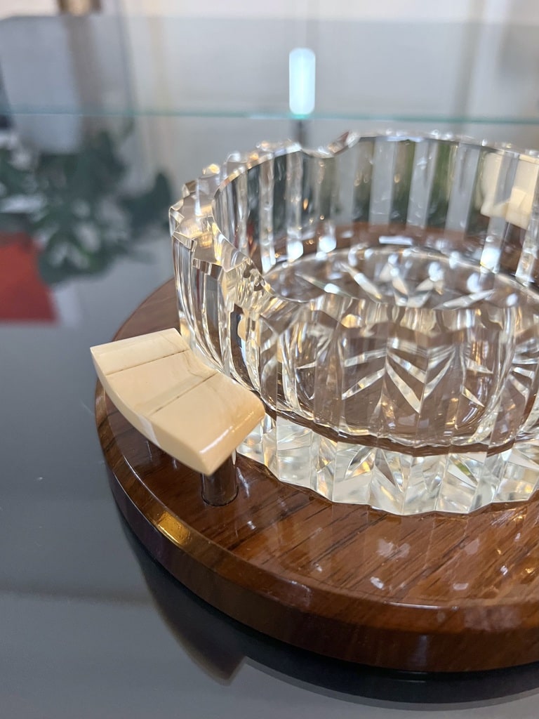 plateau-noyer-vernis-tampon-poignees-en-ivoire-cendrier-en-cristal-art-deco-moderniste-decoration-chic-antiquaire-brocante
