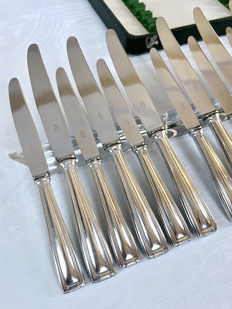 couteaux-de-table-et-couteaux-entremets-metal-argente-art-deco-orfevre-frionnet-1940-vaisselle-ancienne-brocante-antiquaire