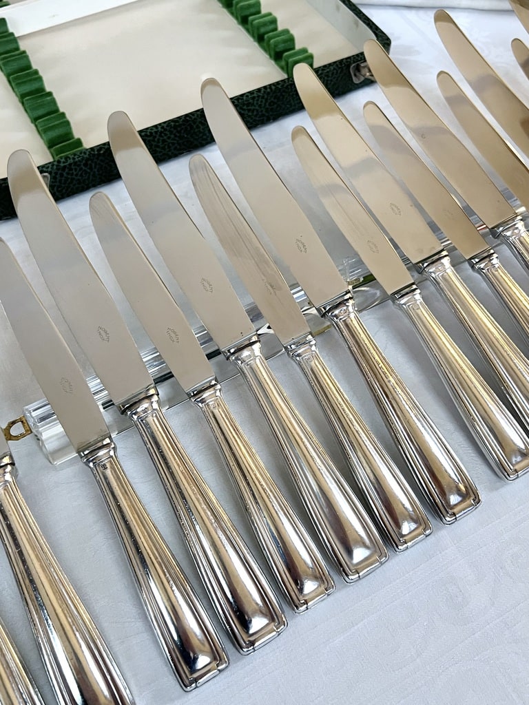 couteaux-de-table-et-entremets-art-deco-metal-argente-lame-inox-couverts-modernes-vaisselle-vintage-brocante-antiquaire