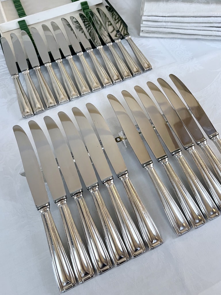 couteaux-art-deco-coffret-24-pieces-metal-argente-lames-inox-vaisselle-moderne-brocante-vintage-antiquites-art-de-la-table