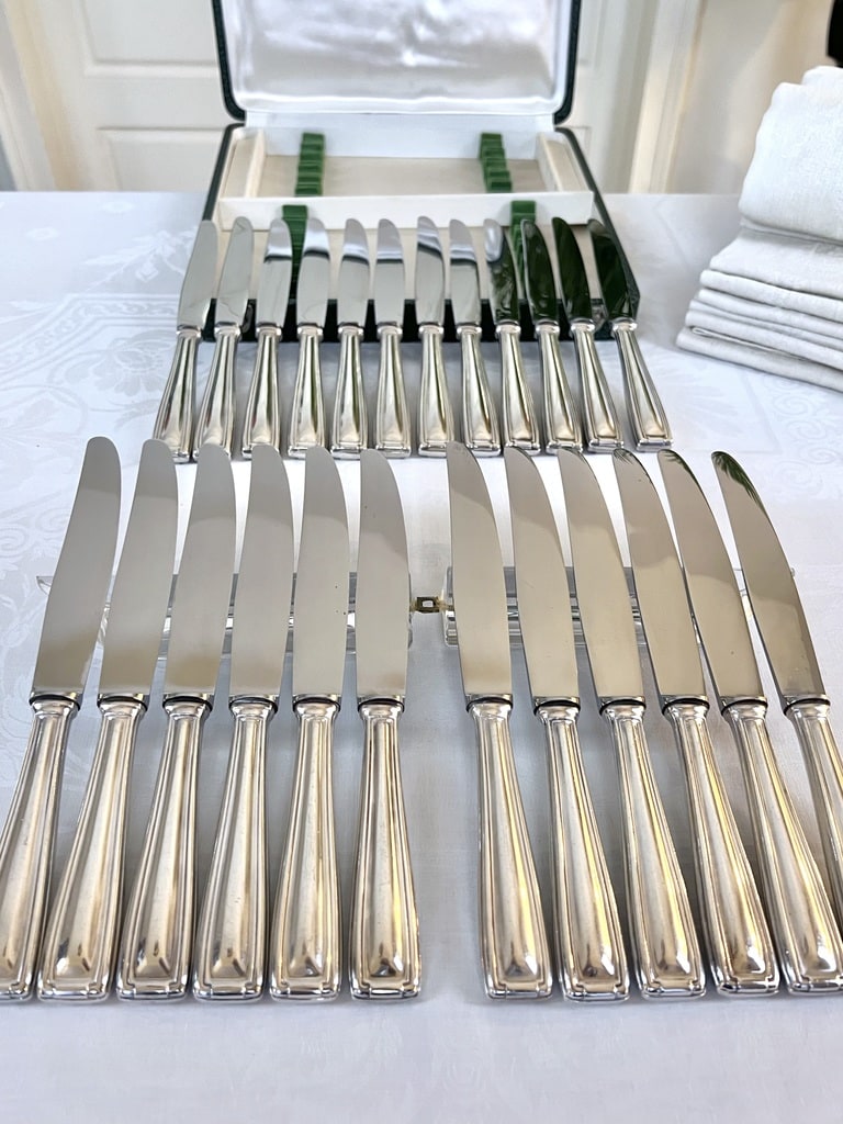 11 Couteaux de table métal argenté Frionnet François 25 cm 11 Couteaux de table métal argenté Frionnet François 25 cm