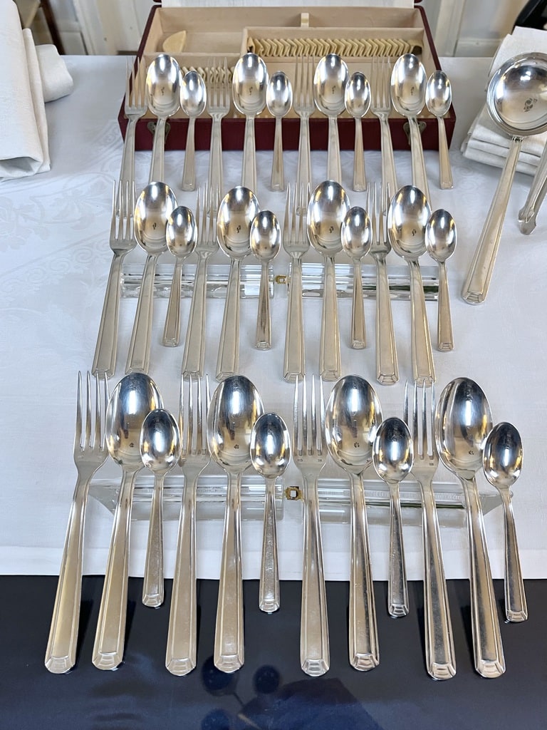 couverts-anciens-en-metal-argente-menagere-art-deco-style-moderne-1930-vaisselle-vintage-brocante-antiquaire-art-de-la-table