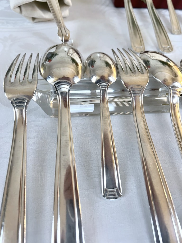couverts-anciens-metal-argente-epoque-art-deco-style-moderne-menagere-ancienne-brocante-art-de-la-table-vaisselle-antiquties