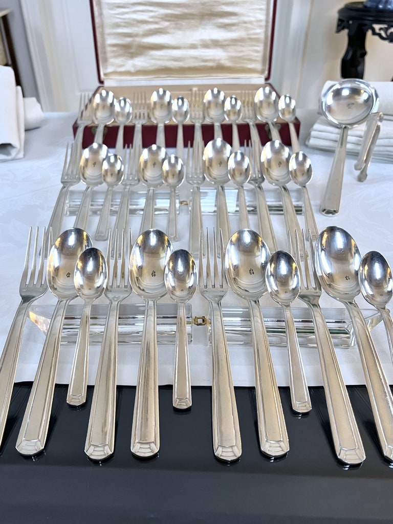 couverts-anciens-metal-argente-menagere-art-deco-vaisselle-moderne-brocante-vintage-antiquaire-art-de-la-table