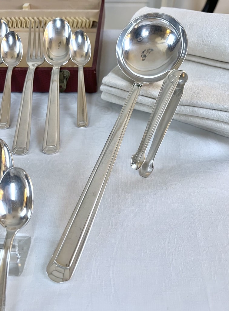 louche-et-pince-a-sucre-en-metal-argente-vaisselle-ancienne-style-art-deco-art-de-la-table-couverts-modernes-brocante-antiquites