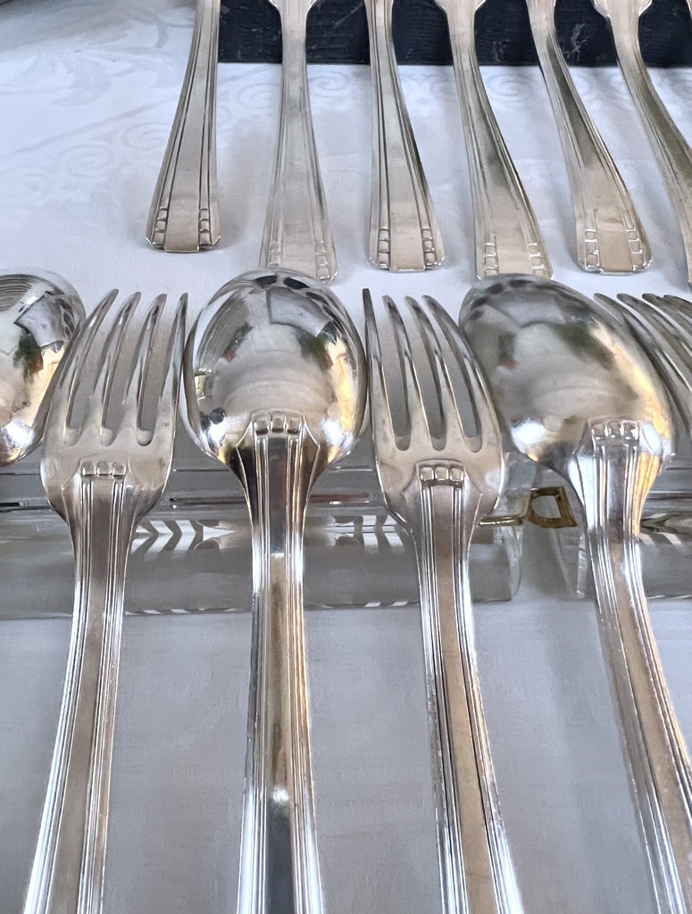 couverts-anciens-menagere-art-deco-metal-blanc-orfevre-roux-marquiand-brocante-antiquaire-frace