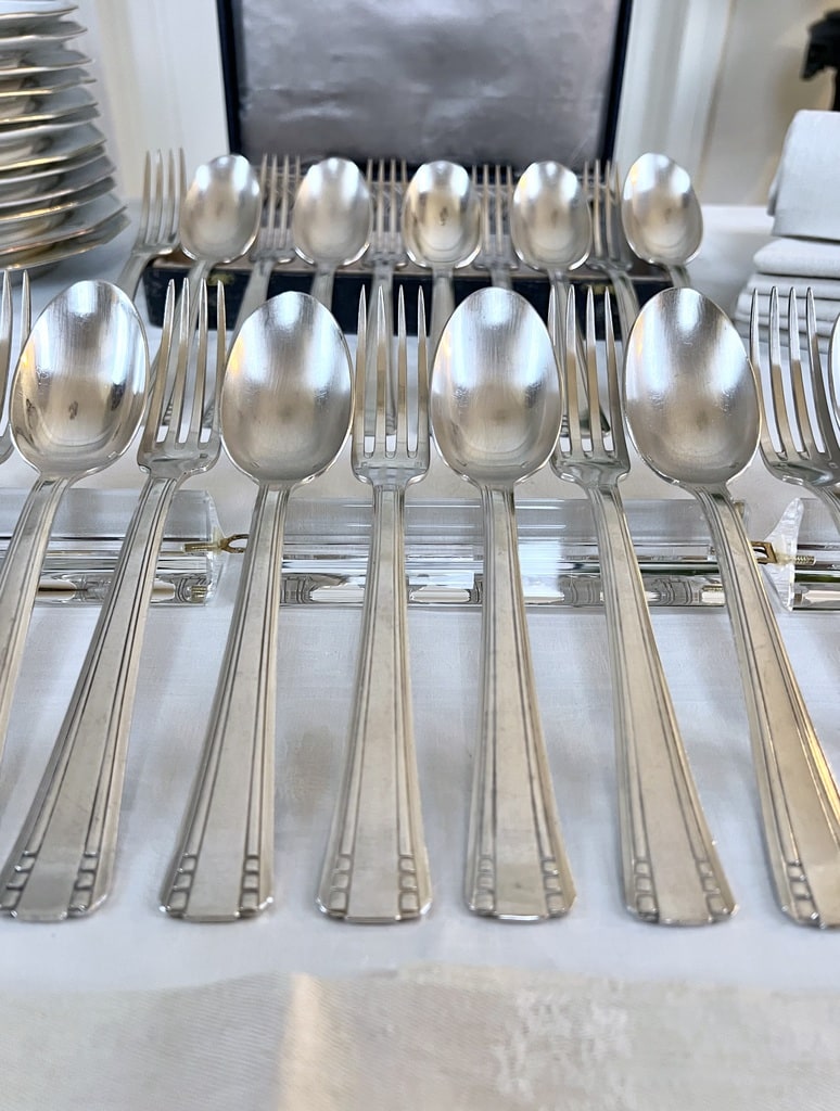 couverts-art-deco-metal-blanc-menagere-ancienne-antiquites-brocante-vintage-vaisselle-epoque.jpeg