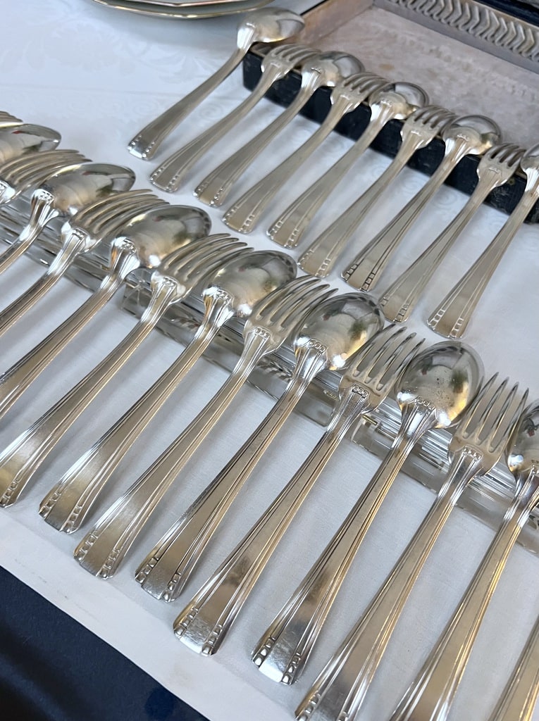 menagere-metal-blanc-art-deco-vaisselle-ancienne-roux-marquiand-cuillere-fourchette-brocante