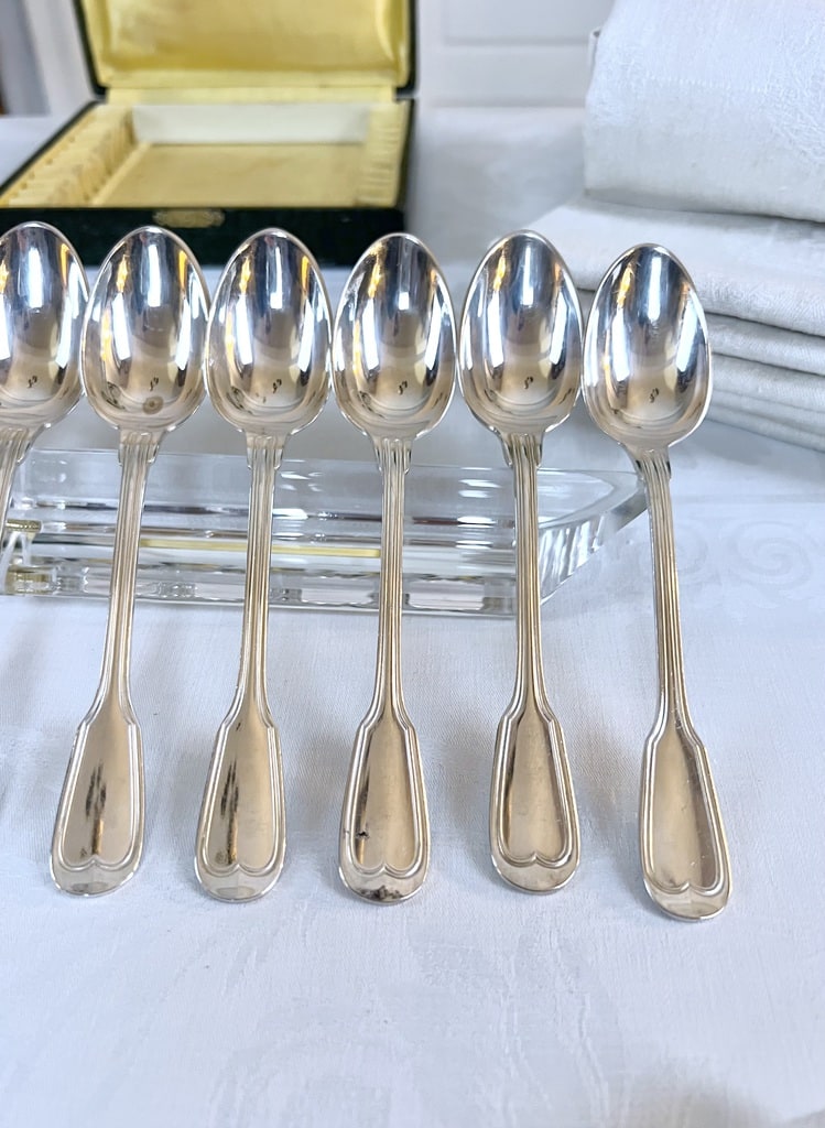 cuilleres-a-dessert-cafe-anciennes-metal-blanc-orfevre-argental-epoque-art-deco-vaisselle-vintage-1930-antiquaire-brocante.jpeg