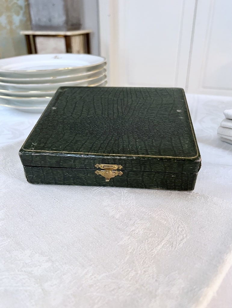 coffret-couverts-argenterie-ancienne-brocante-antiquites-vaisselle-vintage