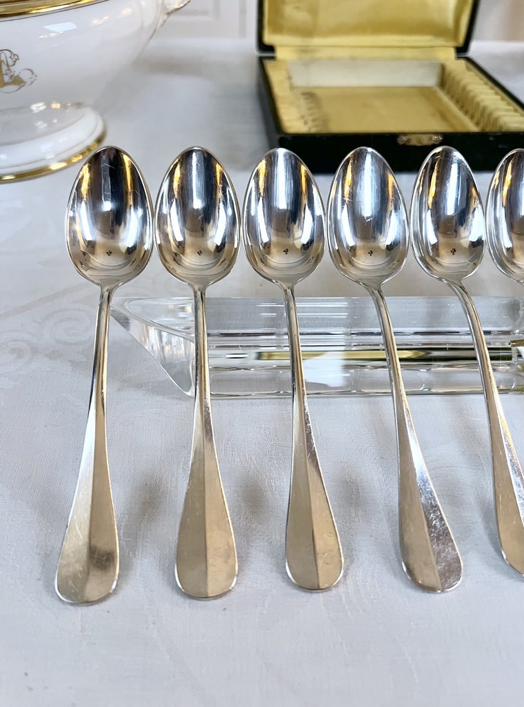 cuillere-a-dessert-en-metal-blanc-couverts-anciens-vaisselle-brocante-en-ligne
