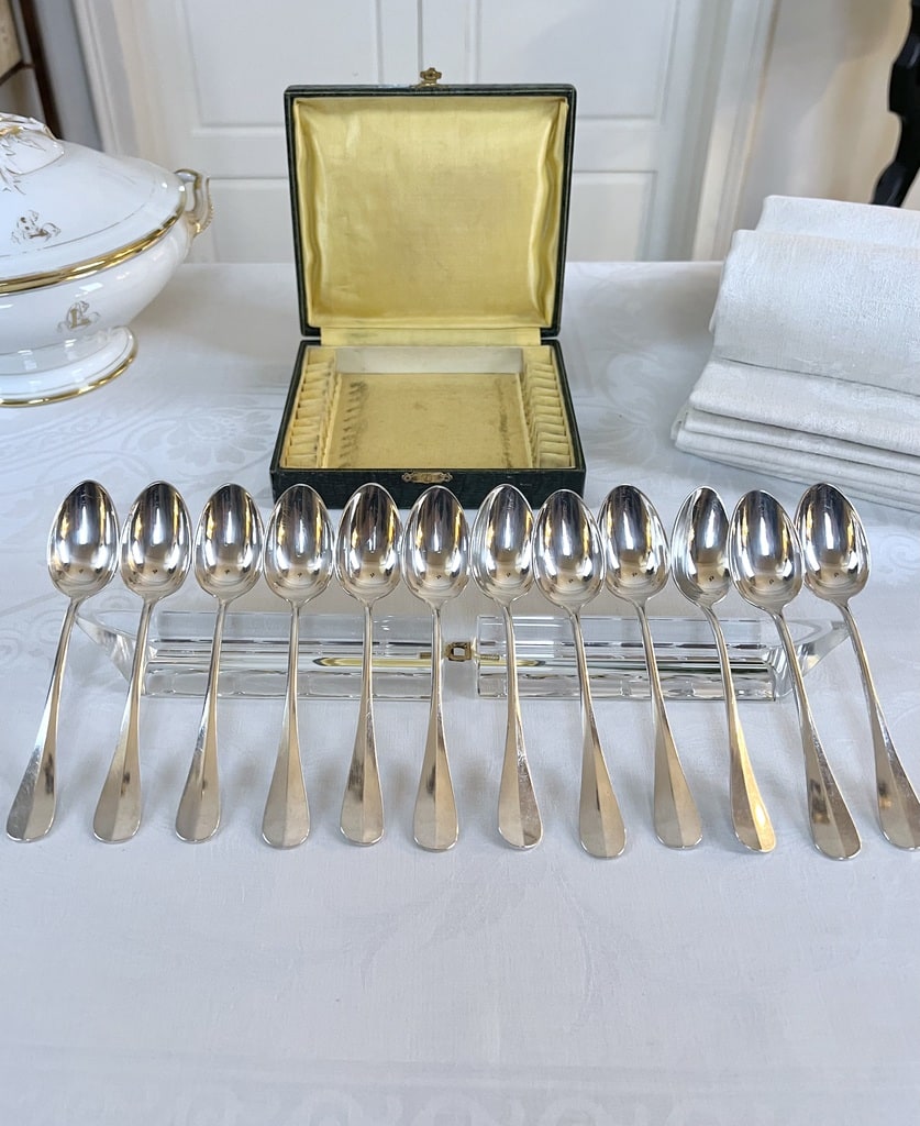 cuilleres-a-dessert-metal-blanc-couverts-anciens-menagere-brocante-antiquites