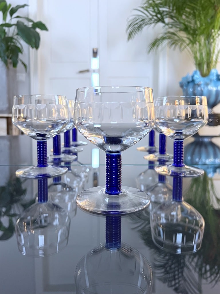 verres-souffles-art-deco-pied-bleu-decor-grave-service-de-table-moderne-1930-brocante-antiquaire