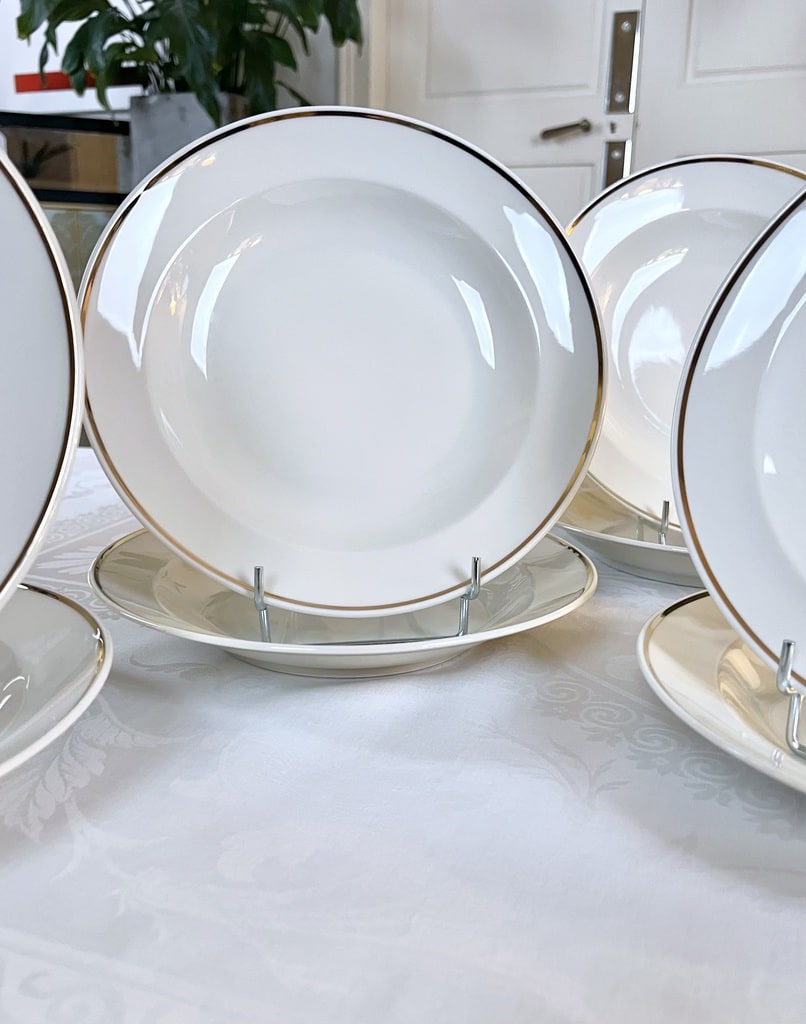 assiettes-a-potage-anciennes-porcelaine-ivoire-et-marli-or-vaisselle-art-deco-design-moderne-service-de-table-brocante-antiquaire